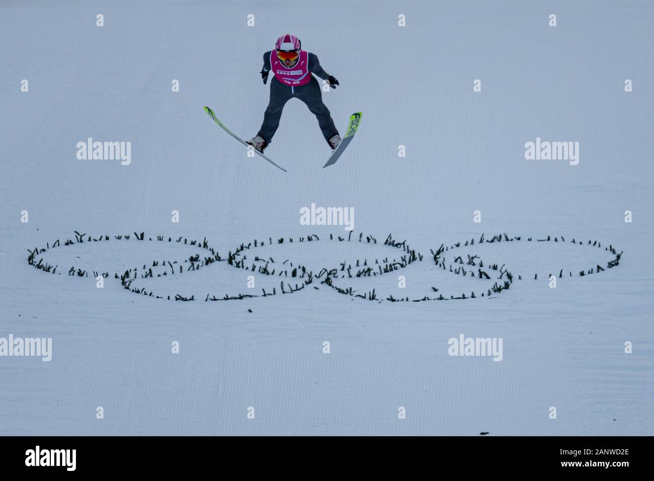 Losanna, Svizzera. 19th, 2020 gen. TREMBLAY Stephane (CAN) compete nel salto con gli sci: Uomini Individuale concorrenza round finale durante il Lausanne 2020 Olimpiadi della Gioventù a Les Tuffes Nordic Center su Domenica, 19 gennaio 2020. Losanna, Svizzera. Credito: Taka G Wu/Alamy Live News Foto Stock