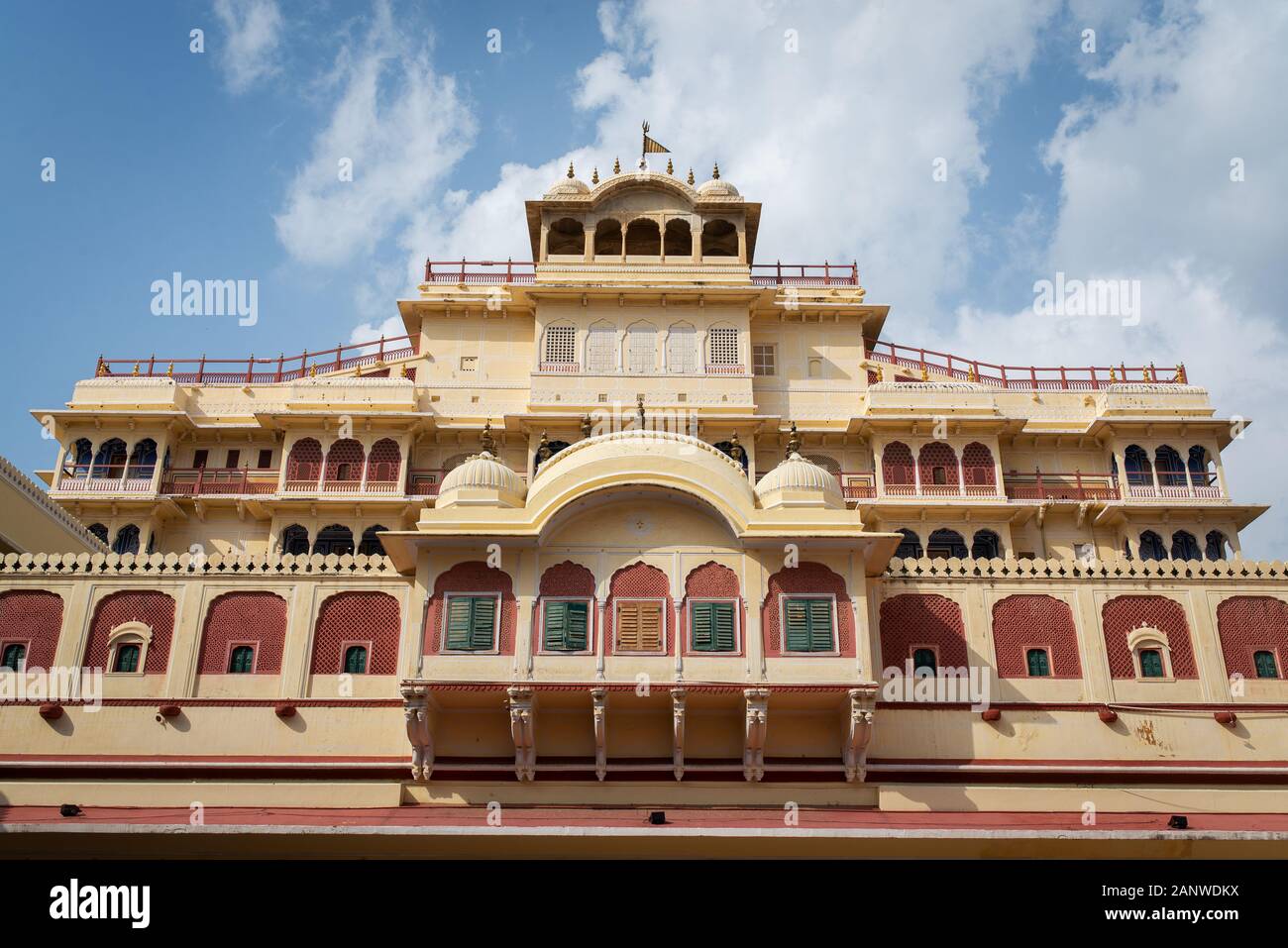 Vista di Hawa Mahal, Palazzo dei venti, Jaipur, Rajasthan, India Foto Stock