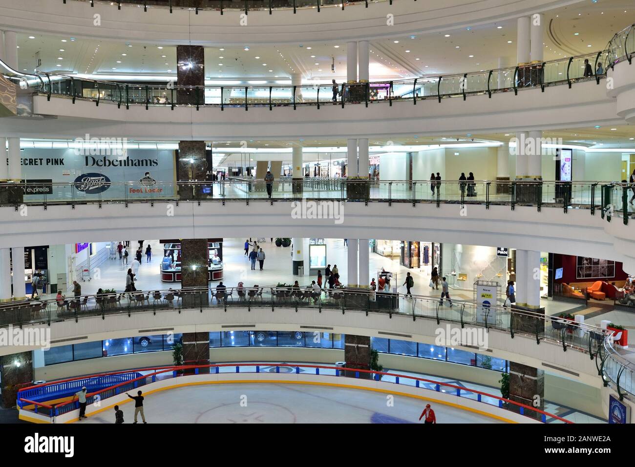 Doha, Qatar - Nov 18. 2019. Centro di Doha - Centro commerciale. Interno Foto Stock