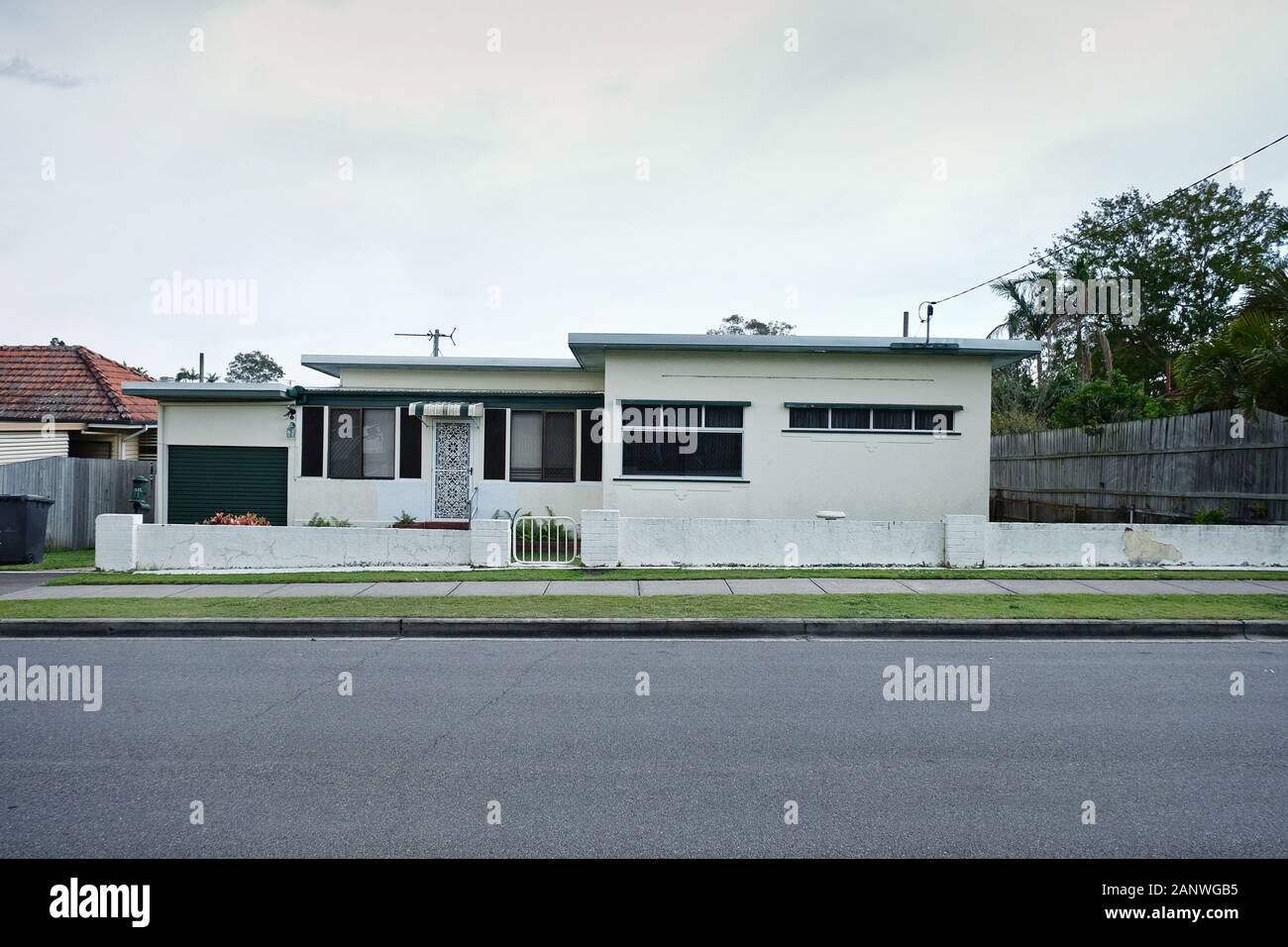 Post War Houses nei sobborghi di Brisbane di Carina, Camp Hill, Seven Hills e Cannon Hill, la loro topografia e i moderni equivalenti 'New queenslander' Foto Stock