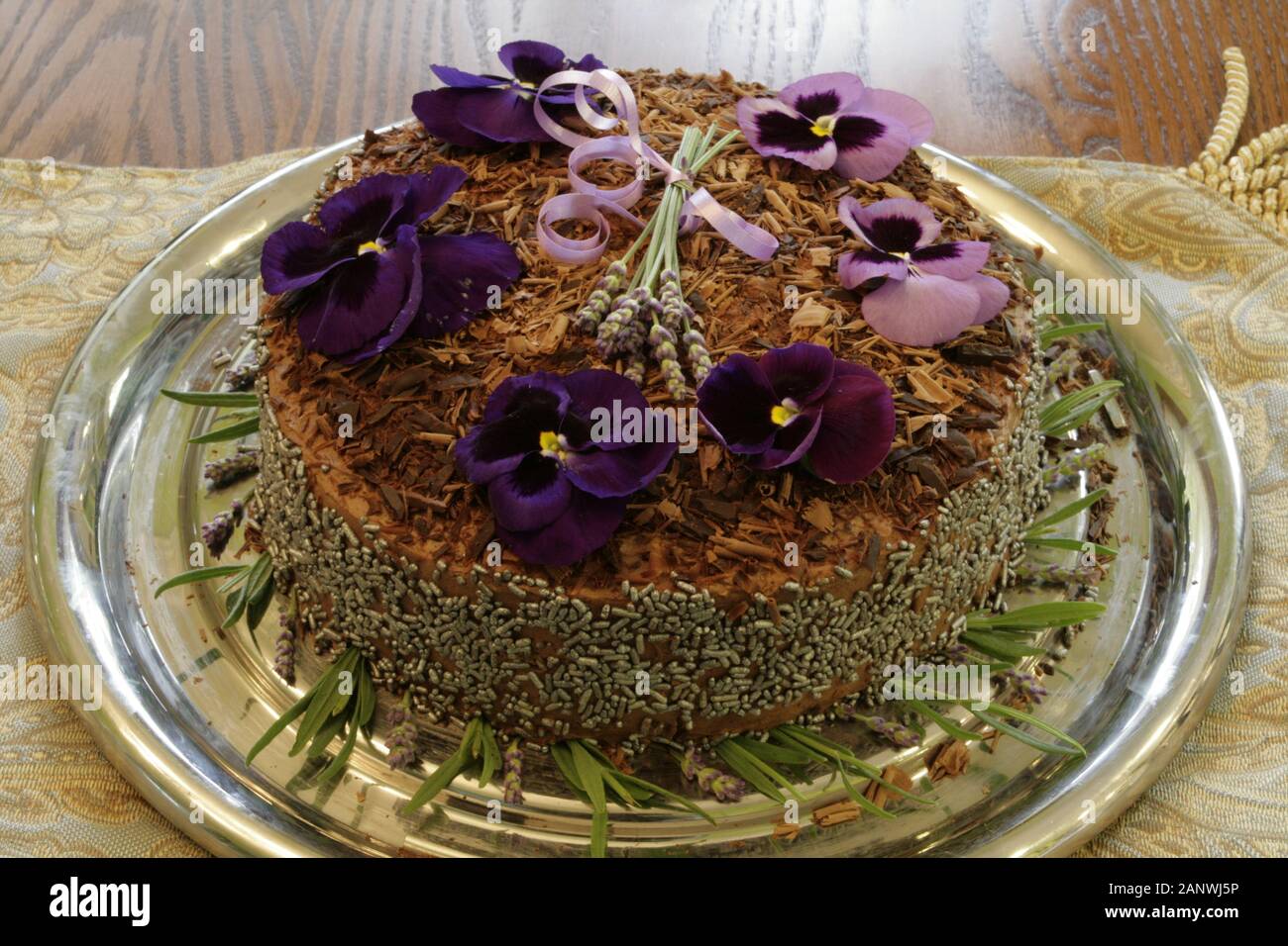 Deep Dark Torta al cioccolato con la moka di glassa di mascarpone Foto Stock