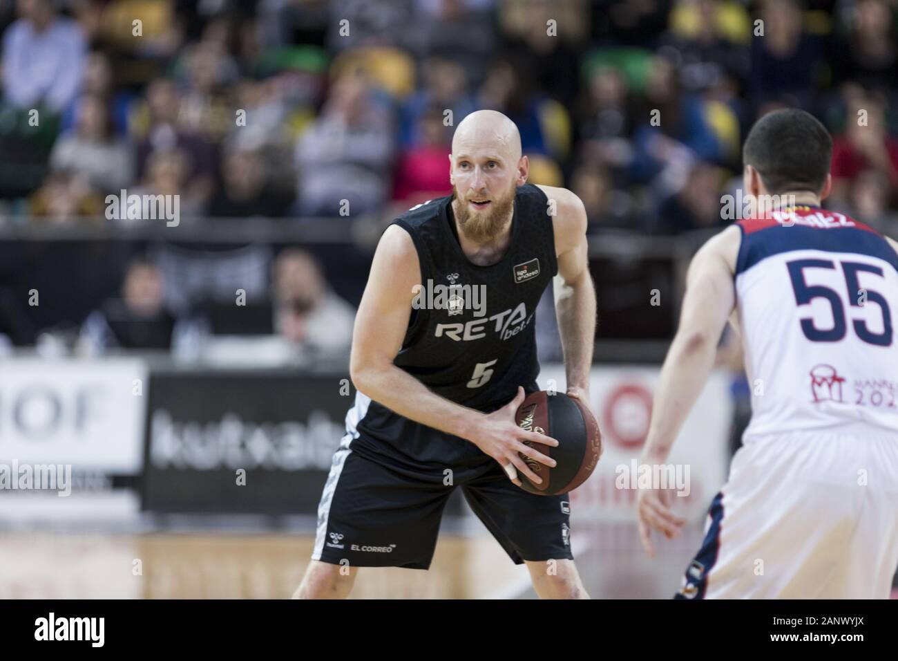 Bilbao, Paesi Baschi. Xix gen, 2020. THOMAS SCHREINER (5) con la palla durante il gioco tra RETABet Bilbao Basket e Baxi Manresa a Miribilla Bilbao Arena. Credit: Edu Del Fresno/ZUMA filo/Alamy Live News Foto Stock