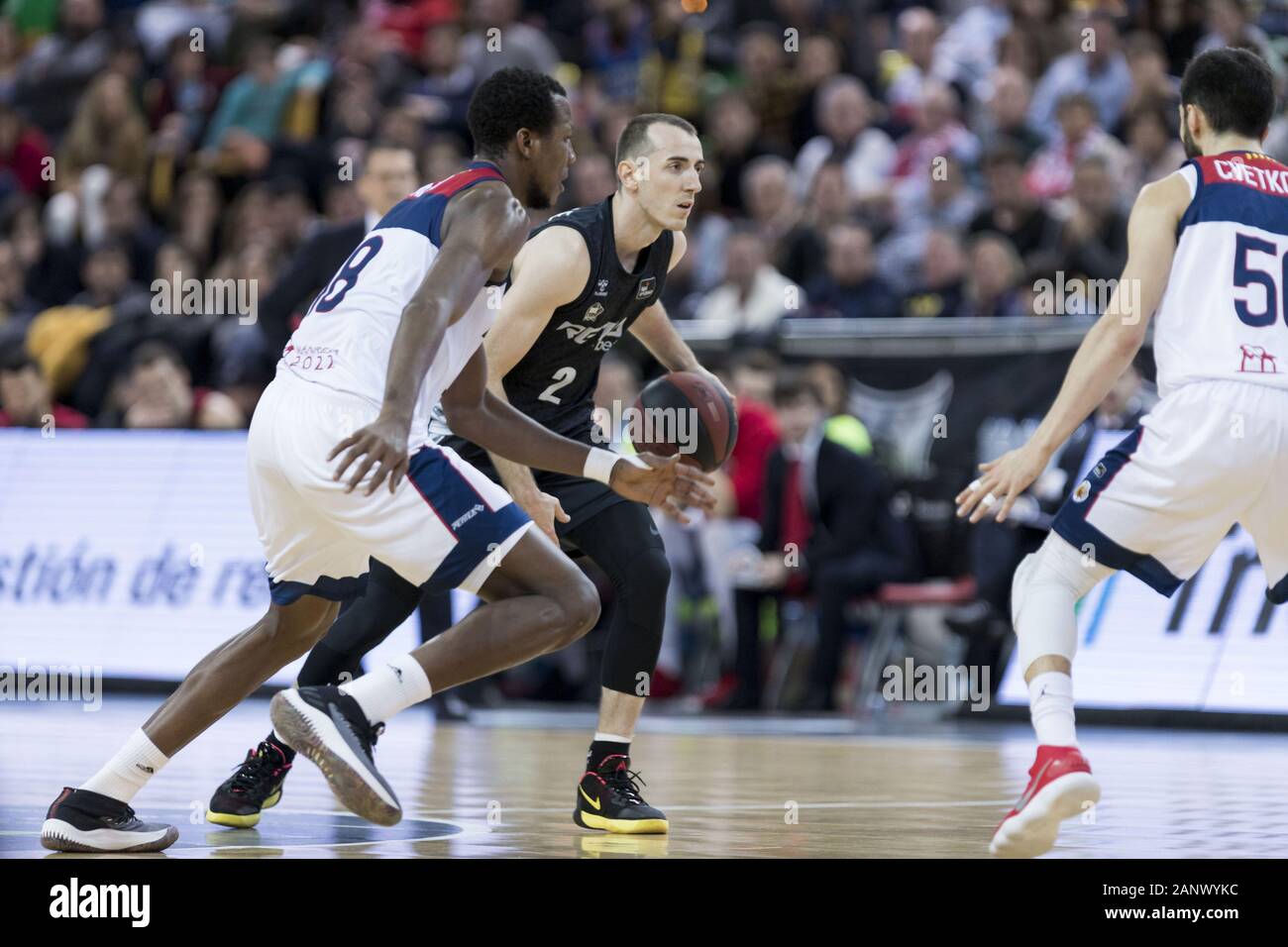 Bilbao, Paesi Baschi. Xix gen, 2020. JONATHAN ROUSELLE (2) corre con la palla durante il gioco tra RETABet Bilbao Basket e Baxi Manresa a Miribilla Bilbao Arena. Credit: Edu Del Fresno/ZUMA filo/Alamy Live News Foto Stock