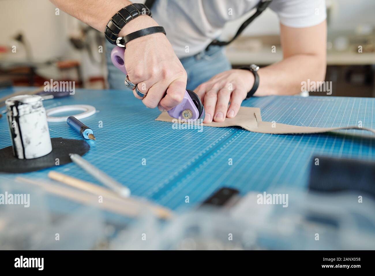 Il bordo di taglio della pelle Foto Stock