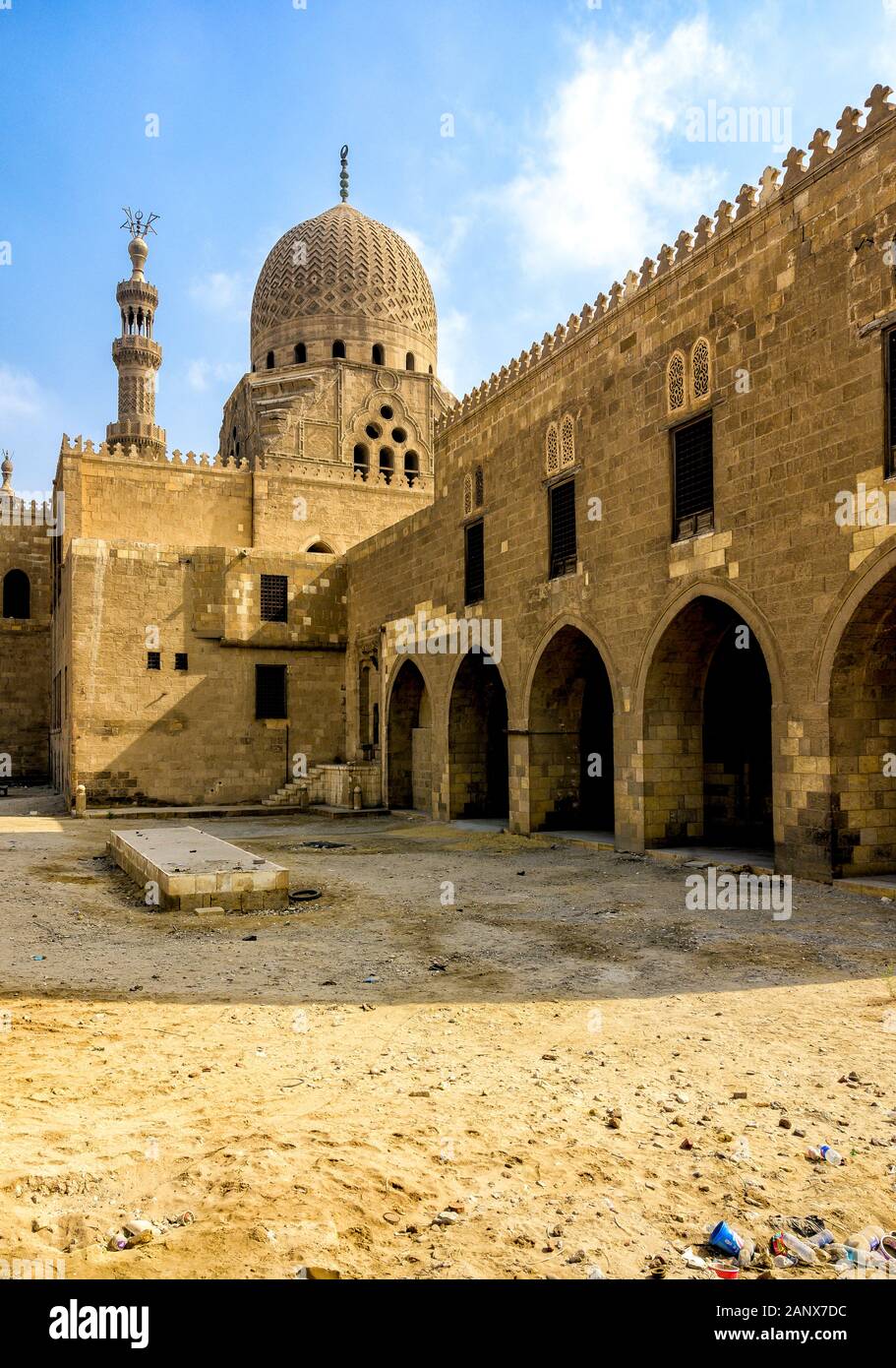Sultan Qaytbay Al-Ashraf moschea e Mausoleo nella città dei morti al Cairo. Egitto Foto Stock
