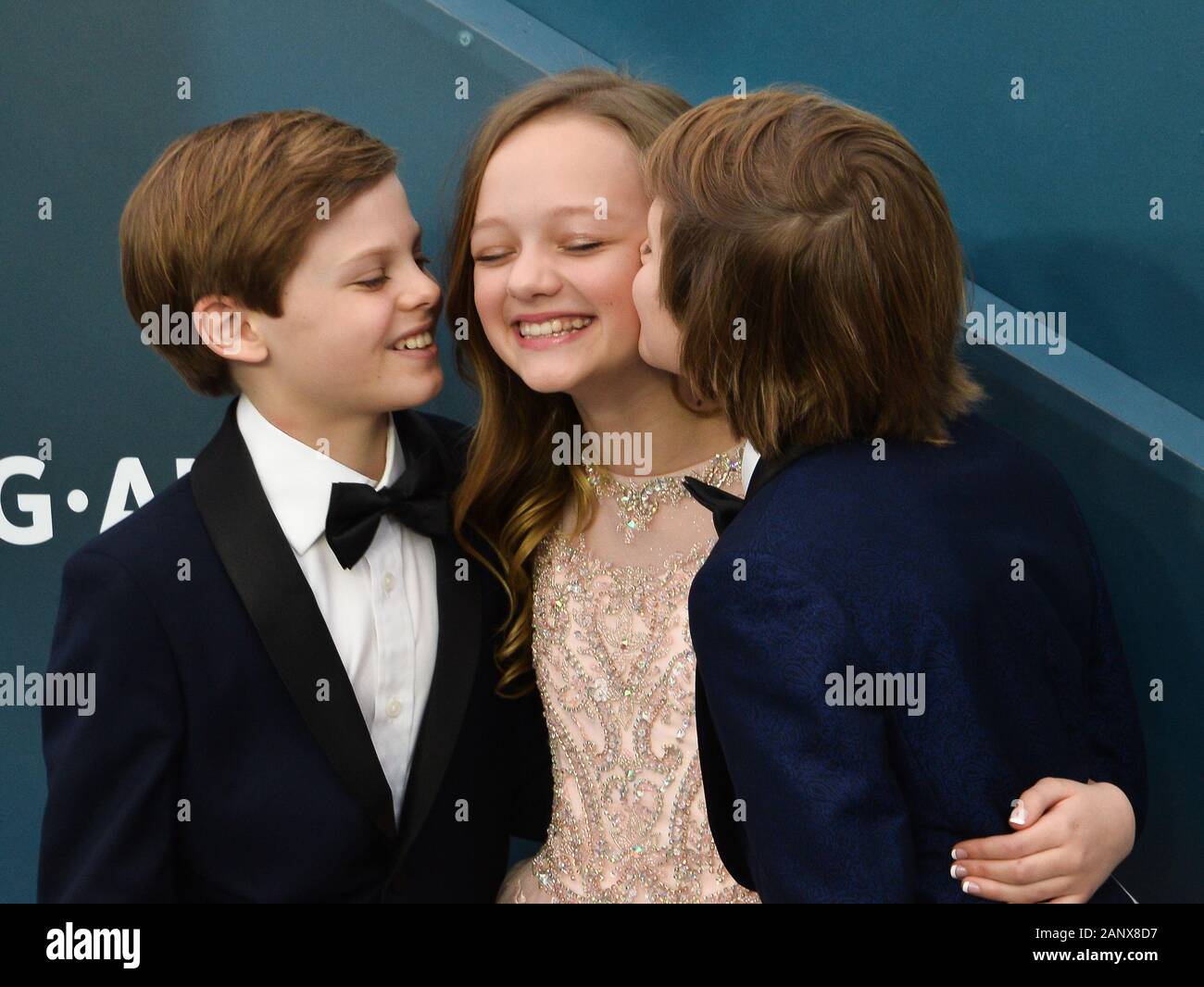 Los Angeles, Stati Uniti. Xix gen, 2020. (L-R) Nicholas Crovetti, Ivy George e Cameron Crovetti arrivare per la XXVI edizione SAG Awards tenutosi presso lo Shrine Auditorium di Los Angeles, domenica 19 gennaio, 2020. La cooperativa di attori di schermo premi saranno trasmesse in diretta su TNT e TBS. Foto di Jim Ruymen/UPI Credito: UPI/Alamy Live News Foto Stock