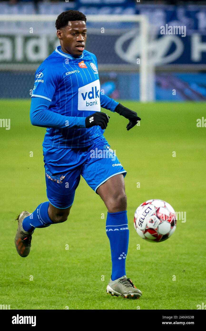 Gent, Belgio. Xix gen, 2020. KAA Gent player Jonathan David durante la partita di calcio tra KAA Gent e Royal Excel Mouscron, sabato 18 gennaio 2020 a Ghelamco Arena di Gent, il giorno 22 del 'Jupiler Pro League" belga del campionato di calcio stagione 2019-2020. (Foto di Matteo Cogliati/Pacific Stampa) Credito: Pacific Press Agency/Alamy Live News Foto Stock