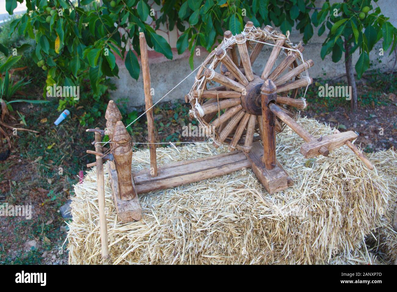 Ruota di filatura. vecchio manuale filato macchina ribobinatrice Foto Stock