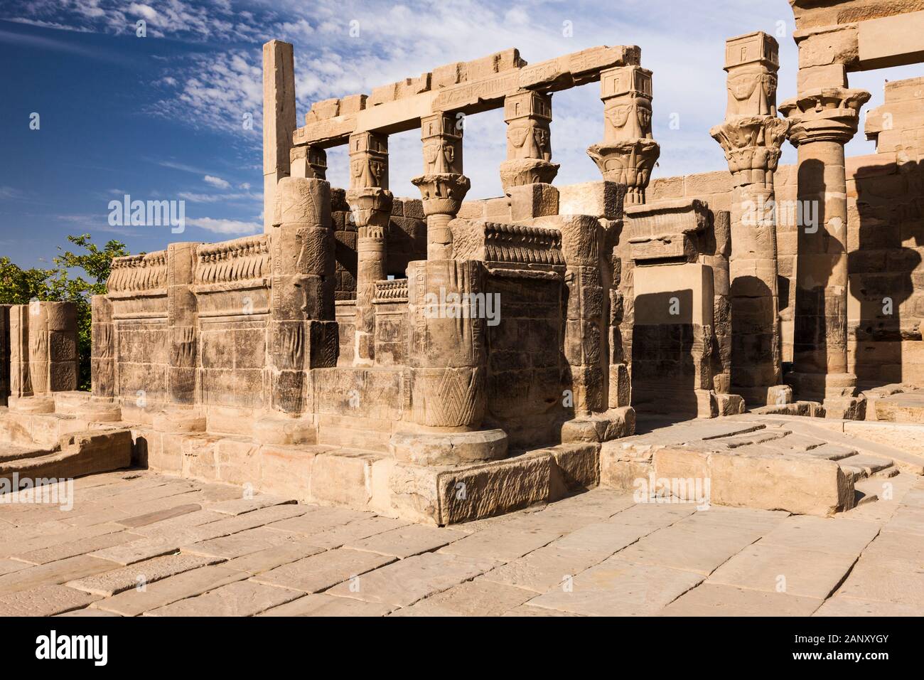 Colonnato Del Tempio Di Iside Philae, Anche Philae Tempio, Agilkia Island Nel Lago Nasser, Assuan, Egitto, Nord Africa, Africa Foto Stock