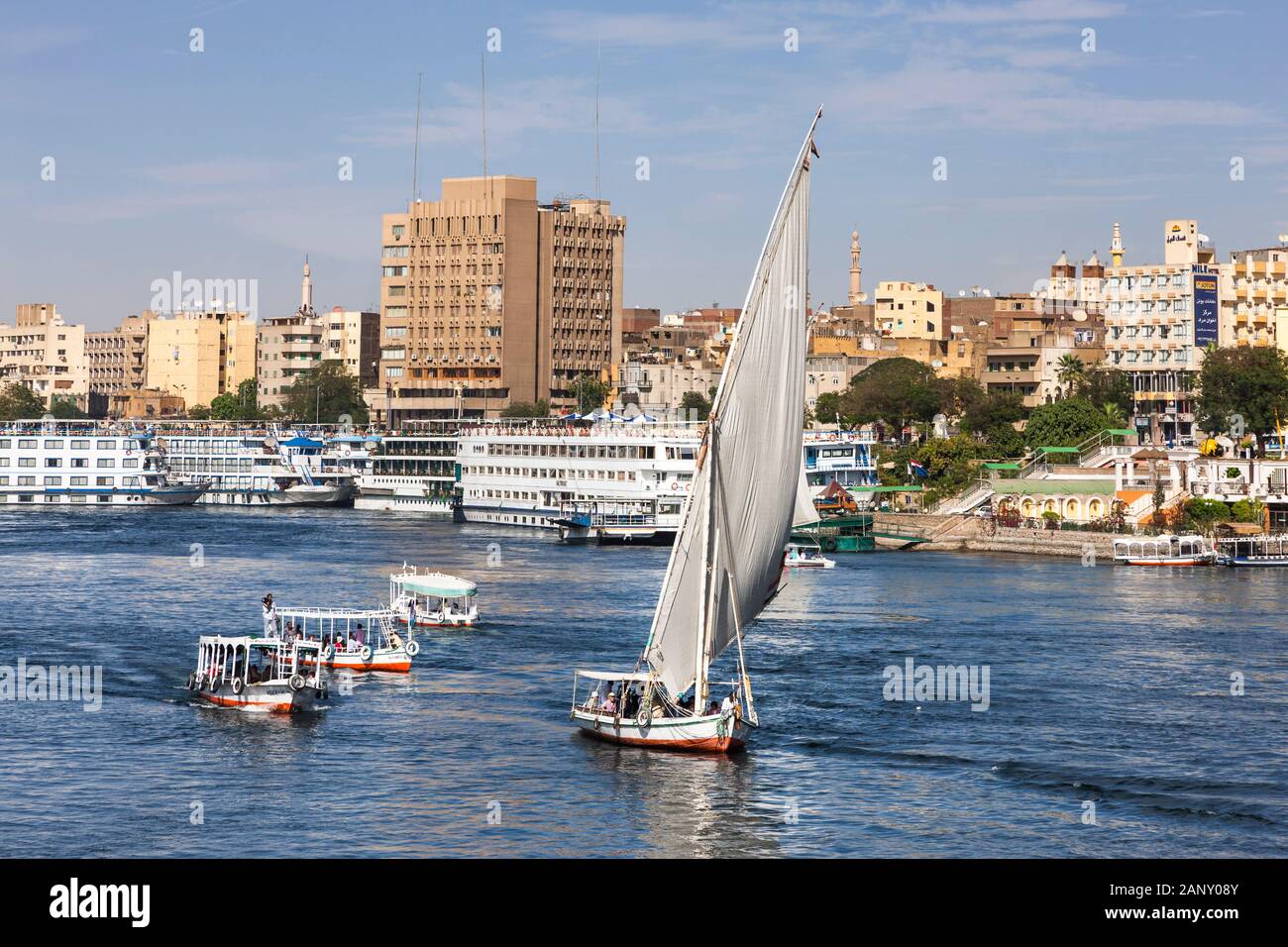 Vista del fiume Nilo dal Tempio di Khnum, all'Isola Elefantina, Assuan, Egitto, Nord Africa, Africa Foto Stock