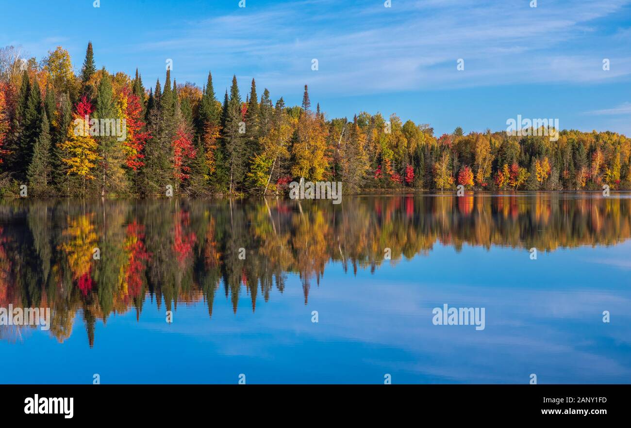 Giorno lago nel Chequamegon National Forest. Foto Stock