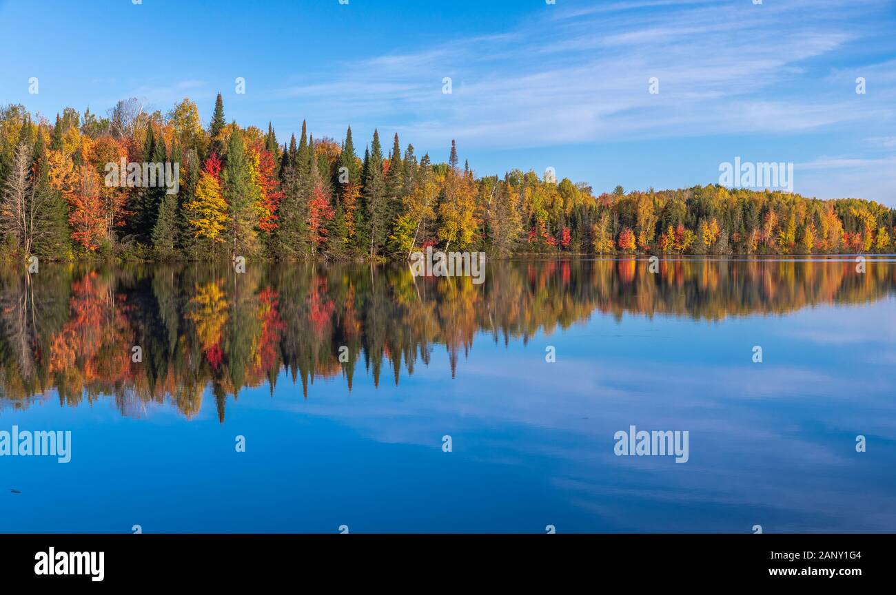 Giorno lago nel Chequamegon National Forest. Foto Stock