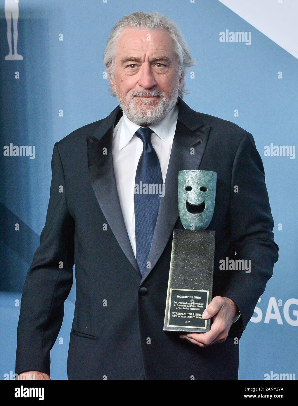 Los Angeles, Stati Uniti. Xix gen, 2020. Robert De Niro appare dietro le quinte con gli Screen Actors Guild Life Achievement Award, durante la XXVI edizione SAG Awards tenutosi presso lo Shrine Auditorium di Los Angeles, domenica 19 gennaio, 2020. La cooperativa di attori di schermo premi saranno trasmesse in diretta su TNT e TBS. Foto di Jim Ruymen/UPI. Credito: UPI/Alamy Live News Foto Stock