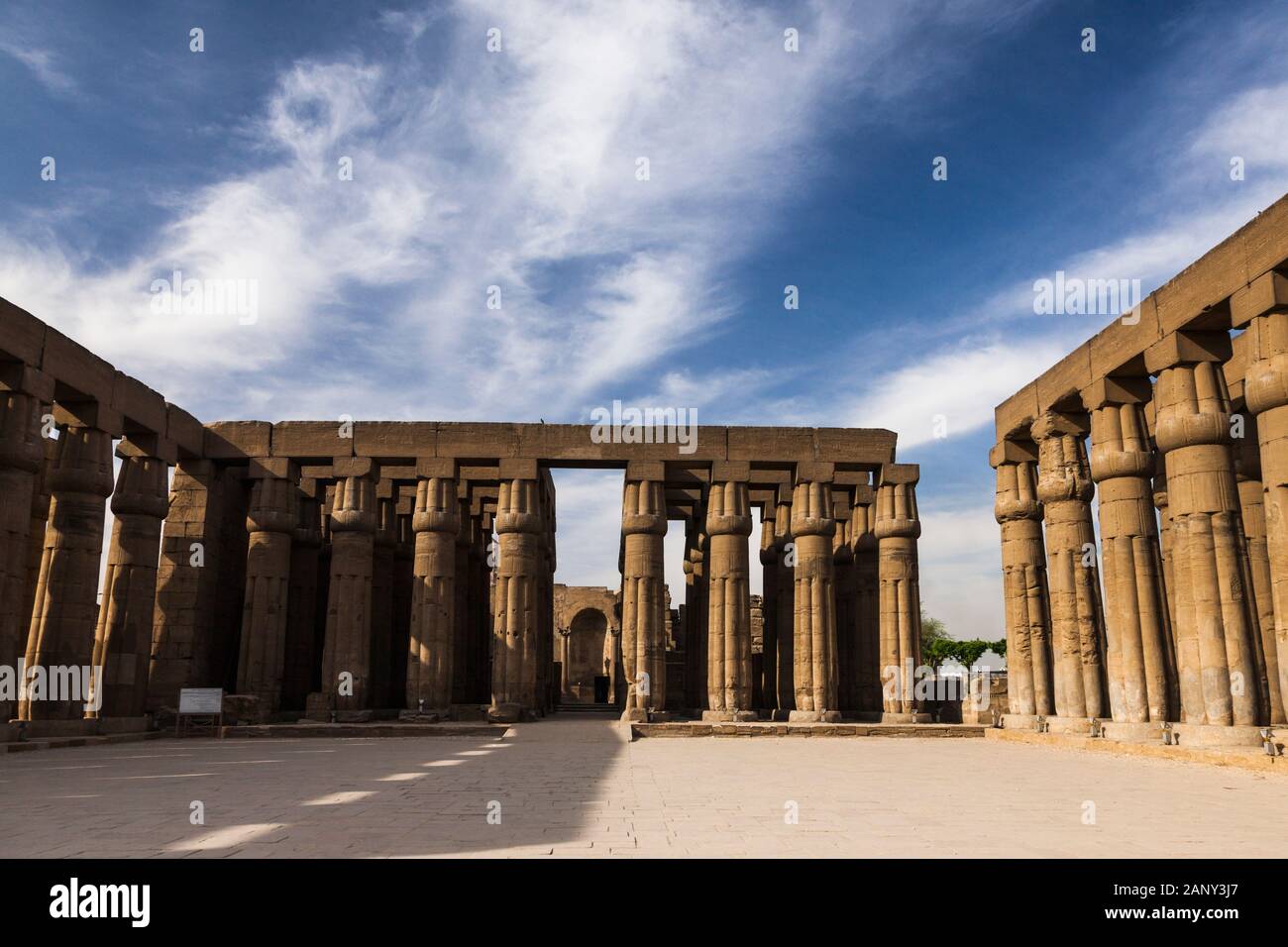 Tempio di Luxor, Corte di Amenofi III, Colonnato, Luxor, Egitto, Nord Africa, Africa Foto Stock