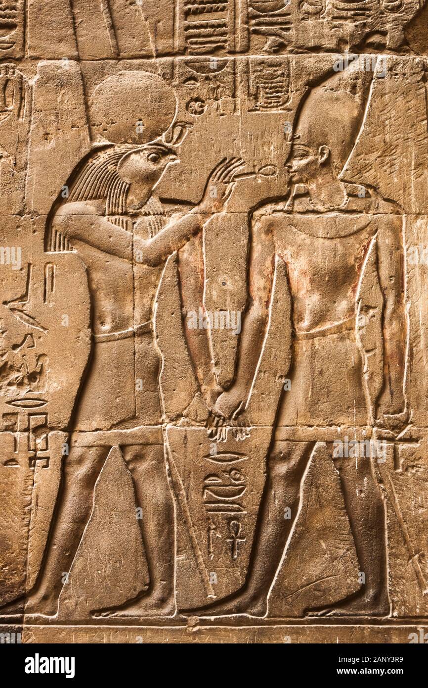 Tempio di Luxor, rilievo e iscrizione all'interno del tempio, Luxor, Egitto, Nord Africa, Africa Foto Stock