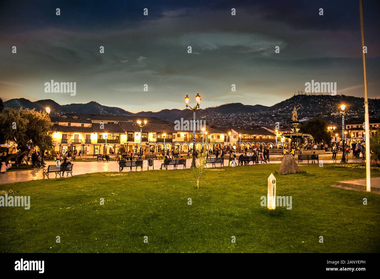 Plaza de Armas nel tramonto nel centro storico di Cusco Peru. Sud America. Foto Stock