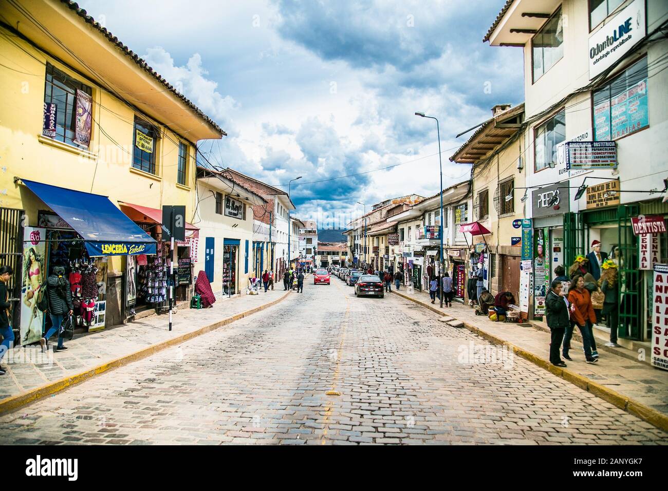 Cusco , Perù- Jan 9, 2019: la gente per strada del centro storico della città , Cusco Peru. Foto Stock