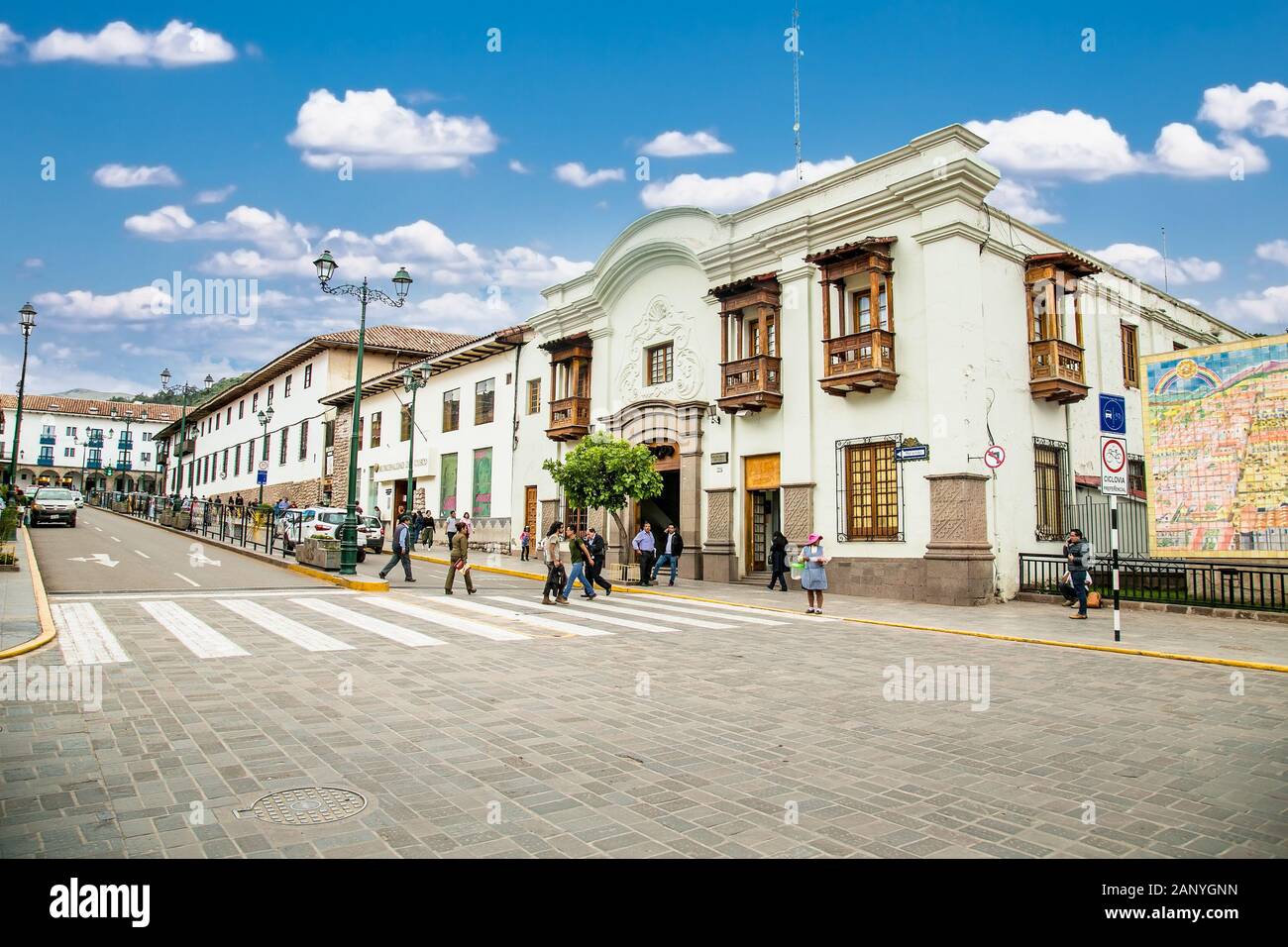 Cusco , Perù- Jan 9, 2019: la gente per strada del centro storico della città , Cusco Peru. Foto Stock
