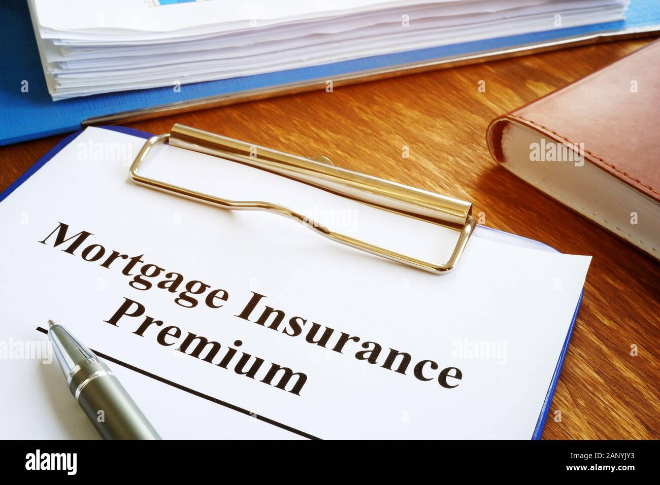 Mortgage Insurance Premium MIP con la pila di documenti. Foto Stock