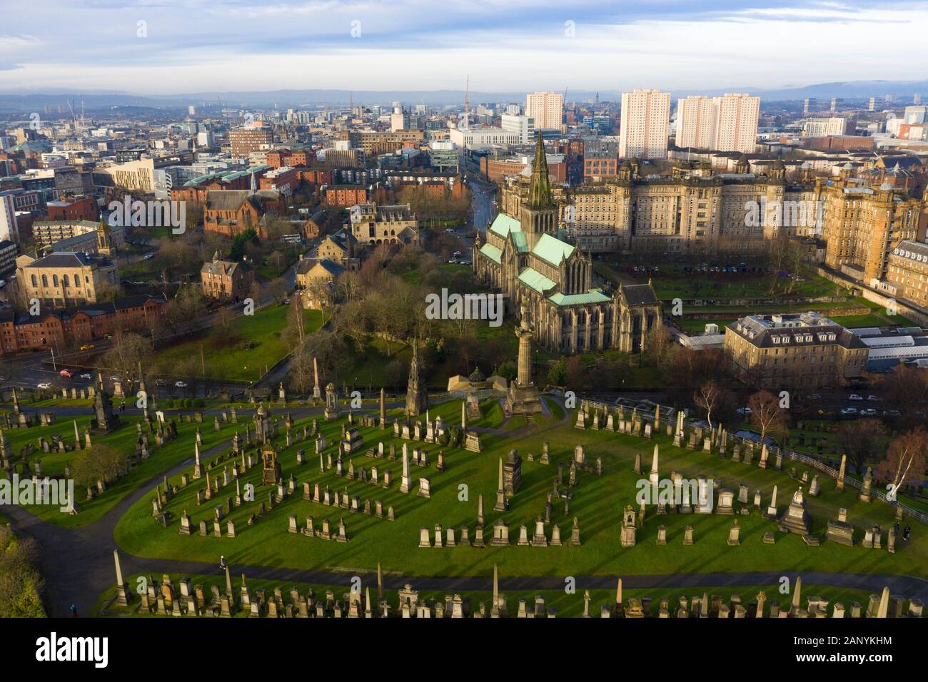 Vista della cattedrale di Glasgow e della città di Glasgow da necropoli a Glasgow, Scotland, Regno Unito Foto Stock