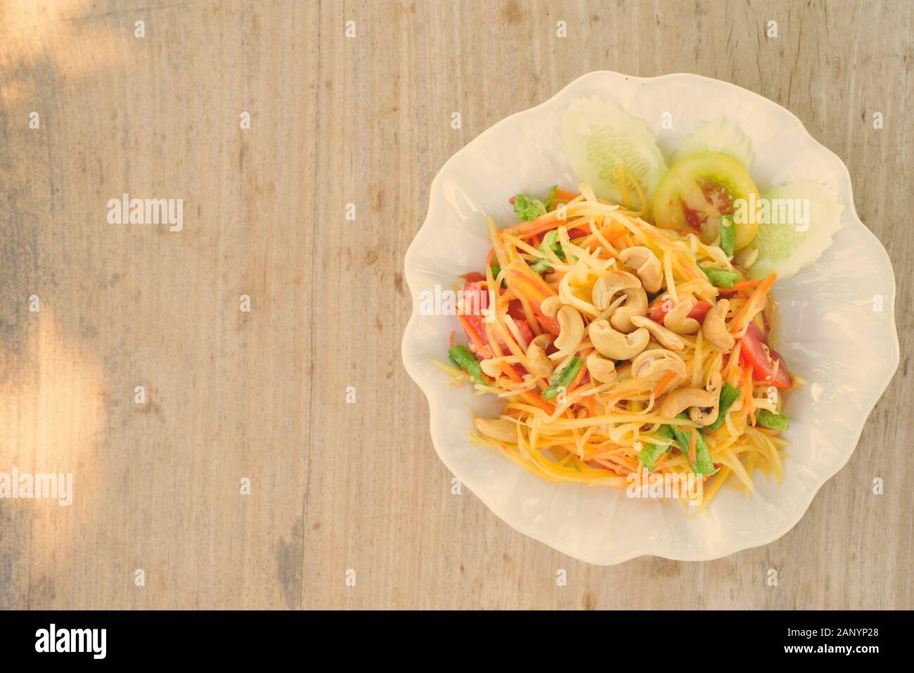 Deliziosa verde insalata di papaia popolare tradizionale piatto tailandese Foto Stock