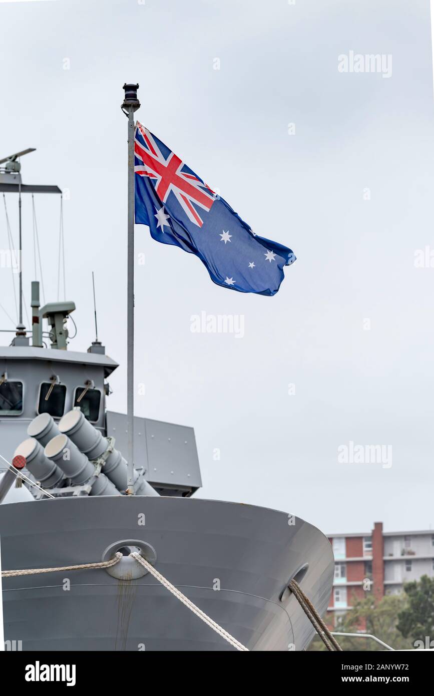 Marina australiana nave HMAS Stuart (FFH 153) ormeggiato a Sydney in Australia, è una classe di Anzac Frigate e battenti bandiera australiana o la Blue Ensign. Foto Stock