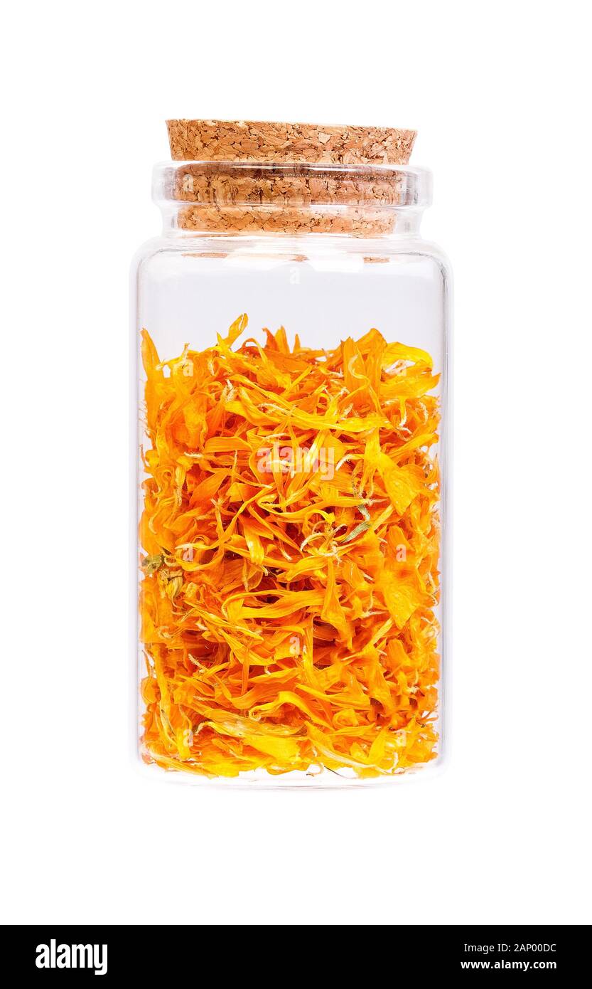 Fiori di tagete tagetes in una bottiglia con tappo di sughero per uso medico. Foto Stock