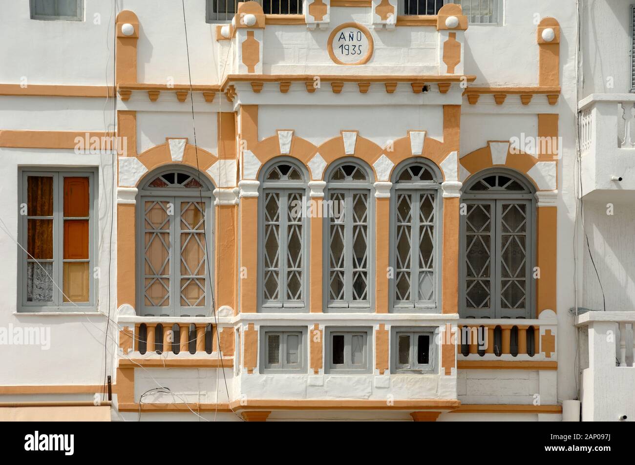 Lo stile art déco spagnolo di architettura o di costruzione (1935) su Place du Rif Al Hoceima o Al-Hoceima (nell'ex protettorato spagnolo del Marocco) Marocco Foto Stock
