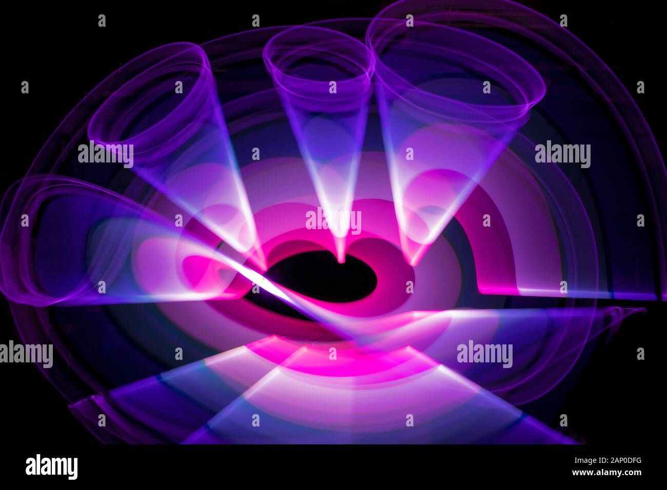 Immagine futuristica e potente ad alto impatto per uso decorativo aziendale e commerciale, camere d'albergo, ristoranti, uffici di amministrazione ecc. Foto Stock
