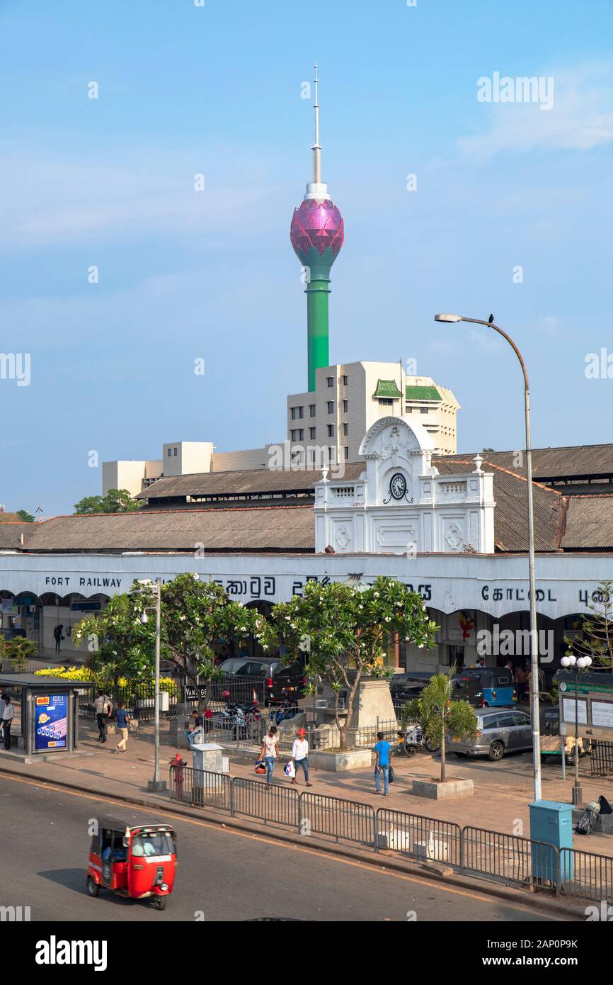 Fort Railway Station E Lotus Tower, Pettah, Colombo, Sri Lanka Foto Stock