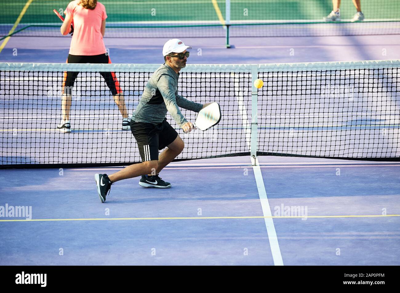 I giocatori Pickleball San Juan Cosala, racquet club, Jalisco, Messico. Foto Stock