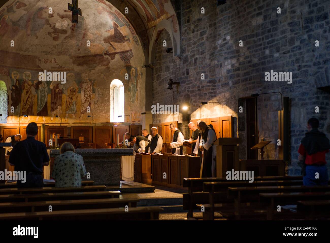 Piona Colico (LC) Italia 08/08/2019 , Abbazia cistercense di Santa Maria di Piona : Massa nell abside della chiesa di San Nicola Foto Stock