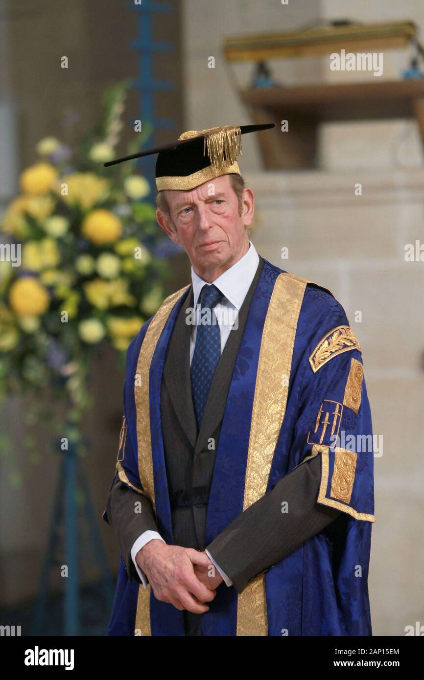 HRH Prince Edward, Duca di Kent frequenta una Università del Surrey cerimonia di laurea presso la Cattedrale di Guildford, Surrey, Inghilterra 2011. Foto Stock