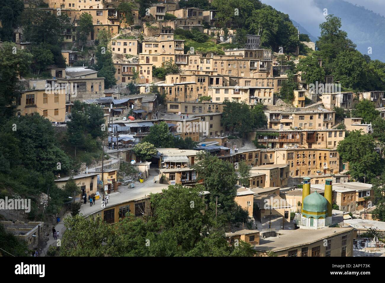 Il villaggio di montagna di Masuleh nelle montagne Elburs nell'Iran settentrionale, adottate il 28 maggio 2017. Il villaggio è costruito come una terrazza in forte pendenza. I tetti sono di solito piatta o solo leggermente inclinata e spesso servono anche come sentieri per la casa di alto livello al di sopra del. A causa della singolare architettura delle case, il posto è un'attrazione turistica. | Utilizzo di tutto il mondo Foto Stock