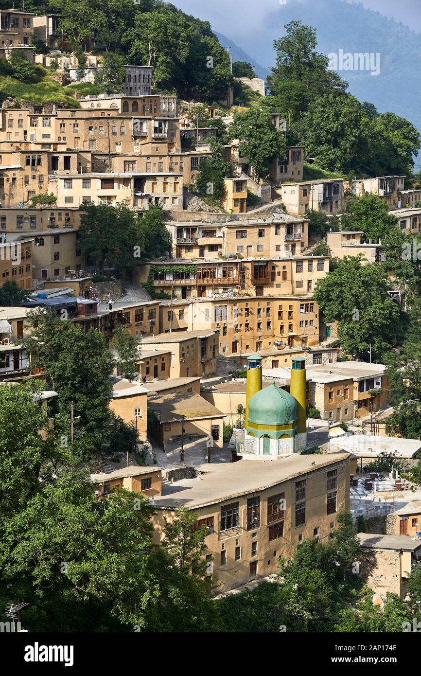 Il villaggio di montagna di Masuleh nelle montagne Elburs nell'Iran settentrionale, adottate il 28 maggio 2017. Il villaggio è costruito come una terrazza in forte pendenza. I tetti sono di solito piatta o solo leggermente inclinata e spesso servono anche come sentieri per la casa di alto livello al di sopra del. A causa della singolare architettura delle case, il posto è un'attrazione turistica. | Utilizzo di tutto il mondo Foto Stock