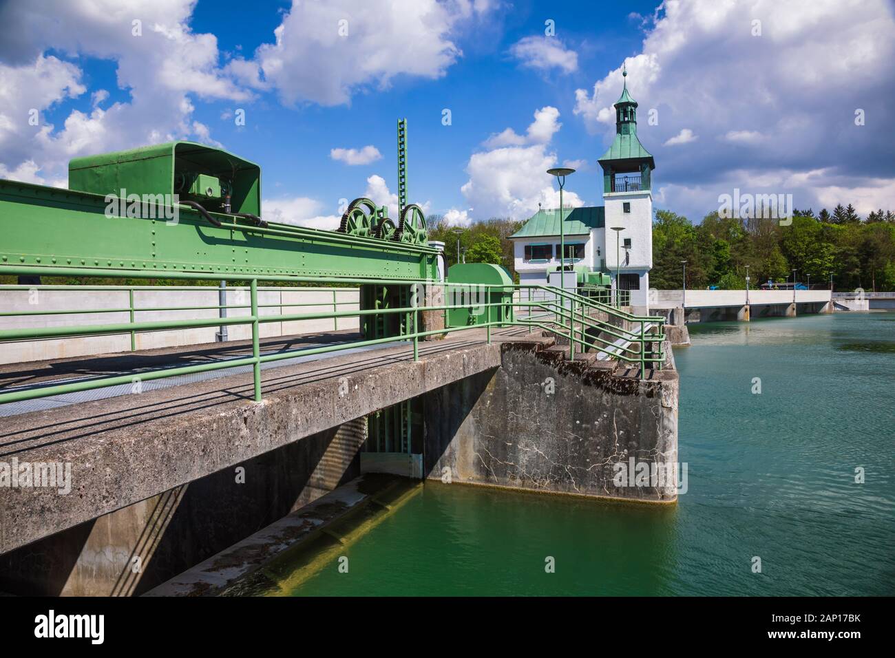 Hochablass (alta Drain) diga sul fiume Lech a sud di Augsburg, Svevia, Baviera, Germania, una parte del Patrimonio Mondiale dell Unesco acqua sistema di gestione dei Foto Stock