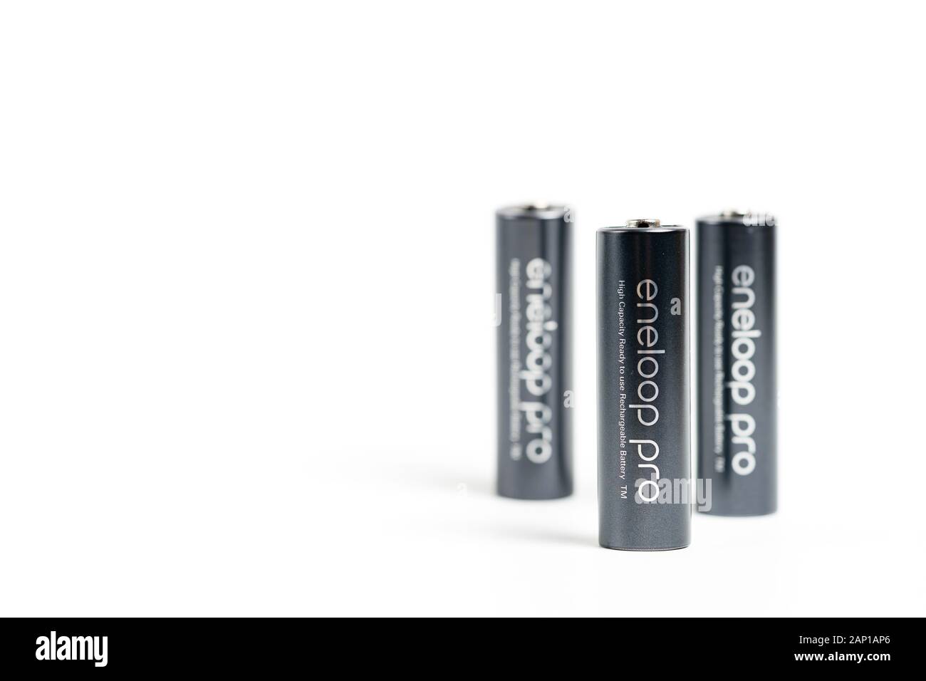 Makati city di Manila, Filippine - 21 Gen 2020: Panasonic eneloop pro batteria su sfondo bianco Foto Stock
