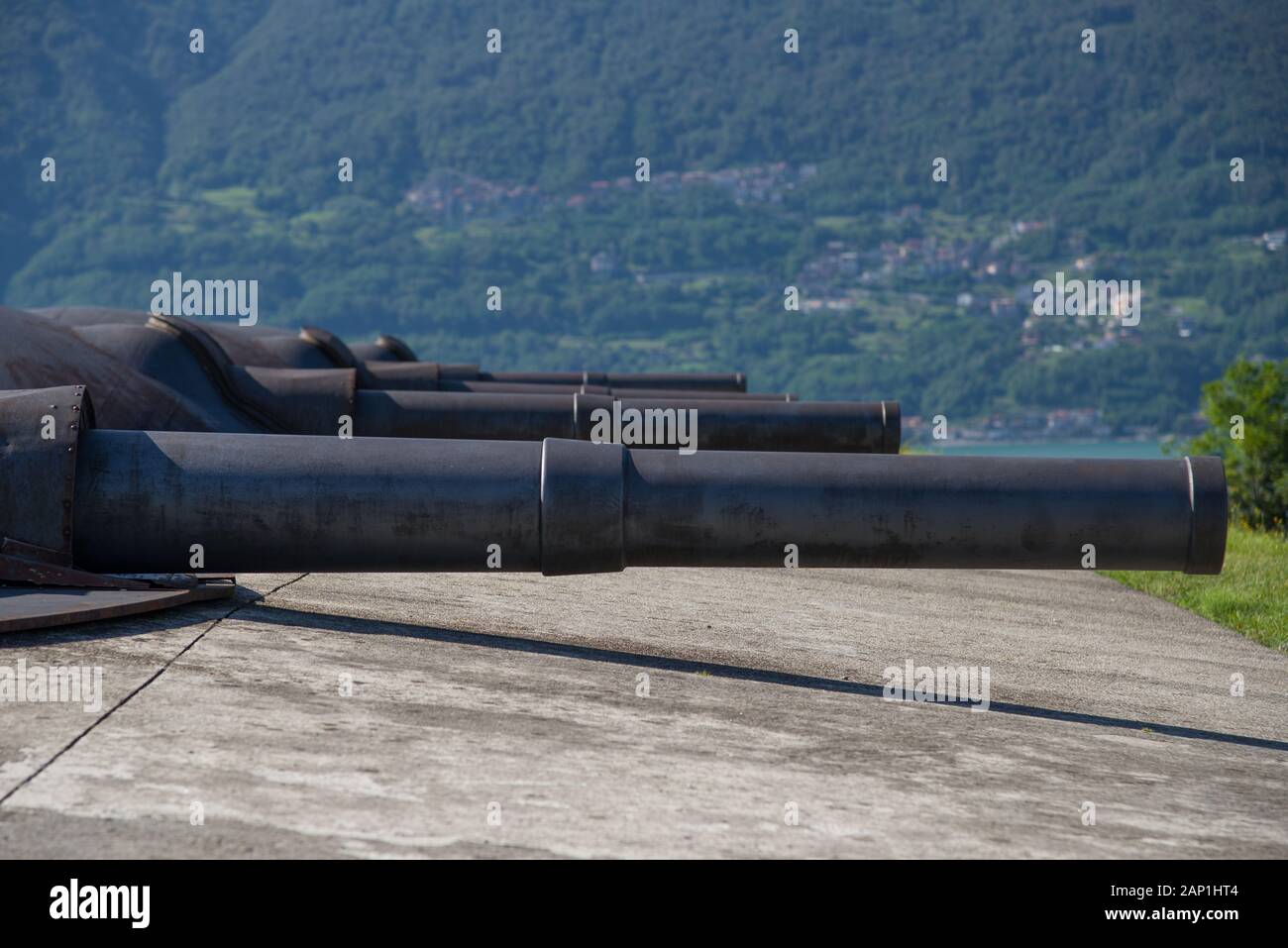 Colico (LC) Italia 08/08/2019, il forte Montecchio Nord : il cannone del Forte Montecchio 149/35 Schneider in una cupola blindata Foto Stock