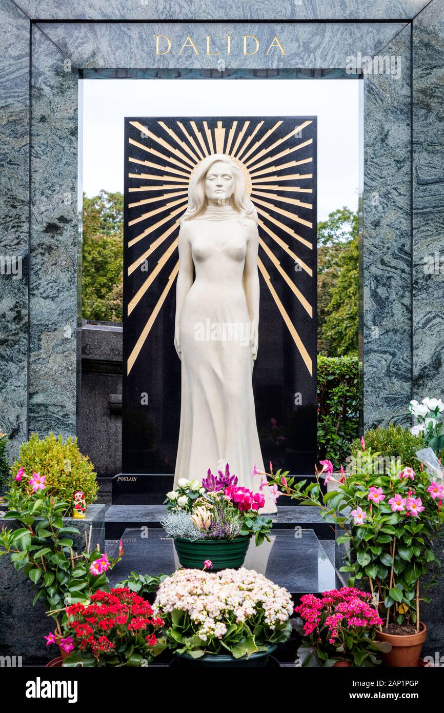 Grave e memoriale della cantante e attrice Dalida (Yolande Gigliotti 1933-1987) in Montmartre, Parigi, Francia Foto Stock