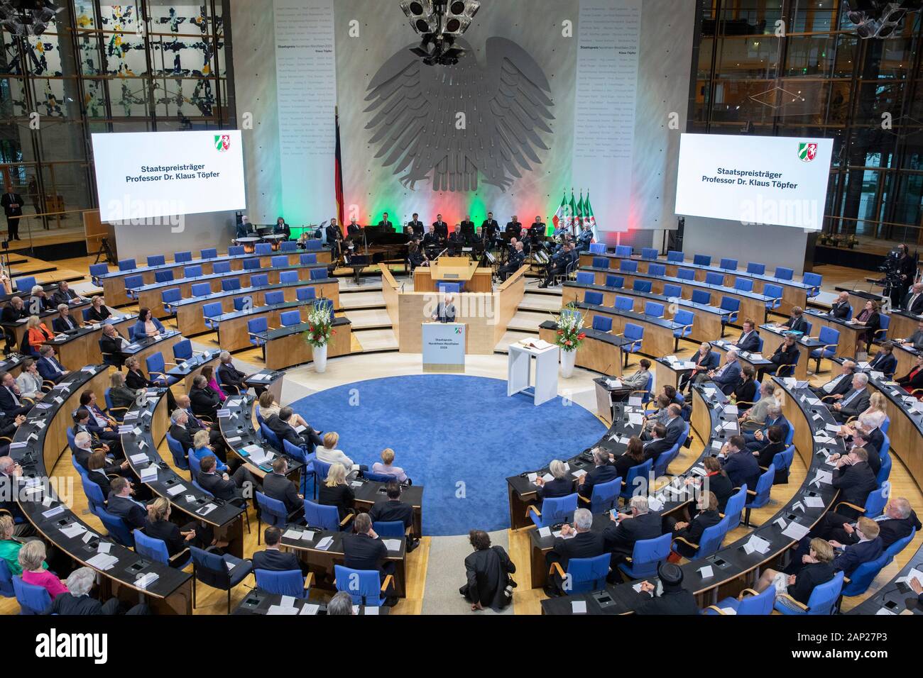 Alter Plenarsaal bei der Verleihung des Staatspreises des Landes Nordrhein-Westfalen 2019 un prof. Klaus Töpfer am 16. Settembre 2019 im WCCB Bonn, al Foto Stock