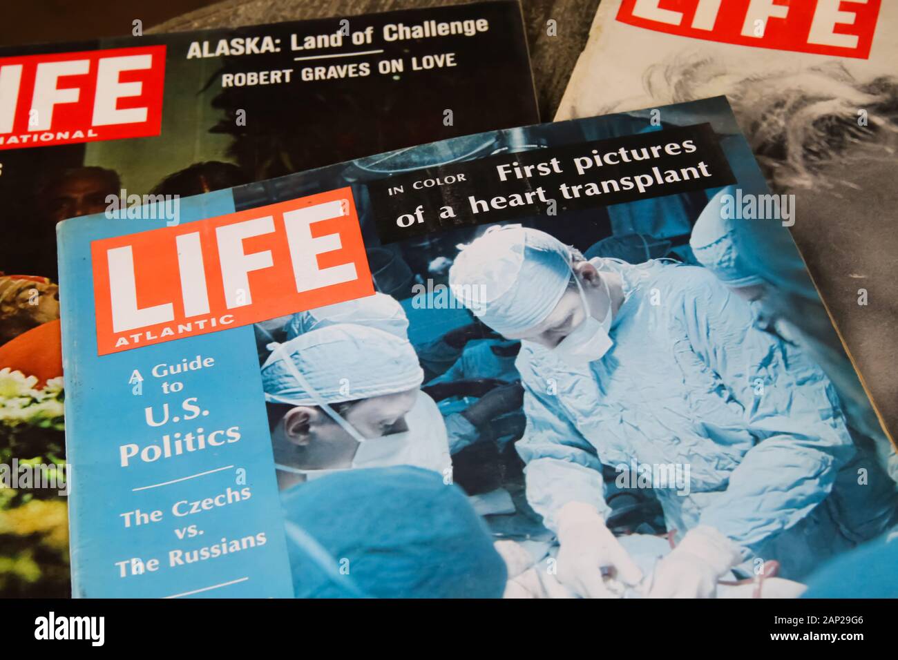 Viersen, Germania - 2 dicembre. 2019: la storia medica progressi concetto: Vista sul coperchio del vintage tempo isolata la rivista Life dagli anni sessanta reporting Foto Stock