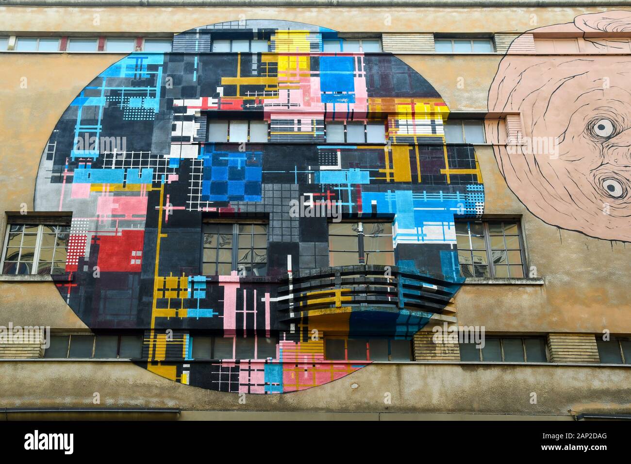 Primo piano del "City Circle" (2016) dell'artista di strada Zedz, che rappresenta una mappa schematica del quartiere di San Salvario, Torino, Piemonte, Italia Foto Stock