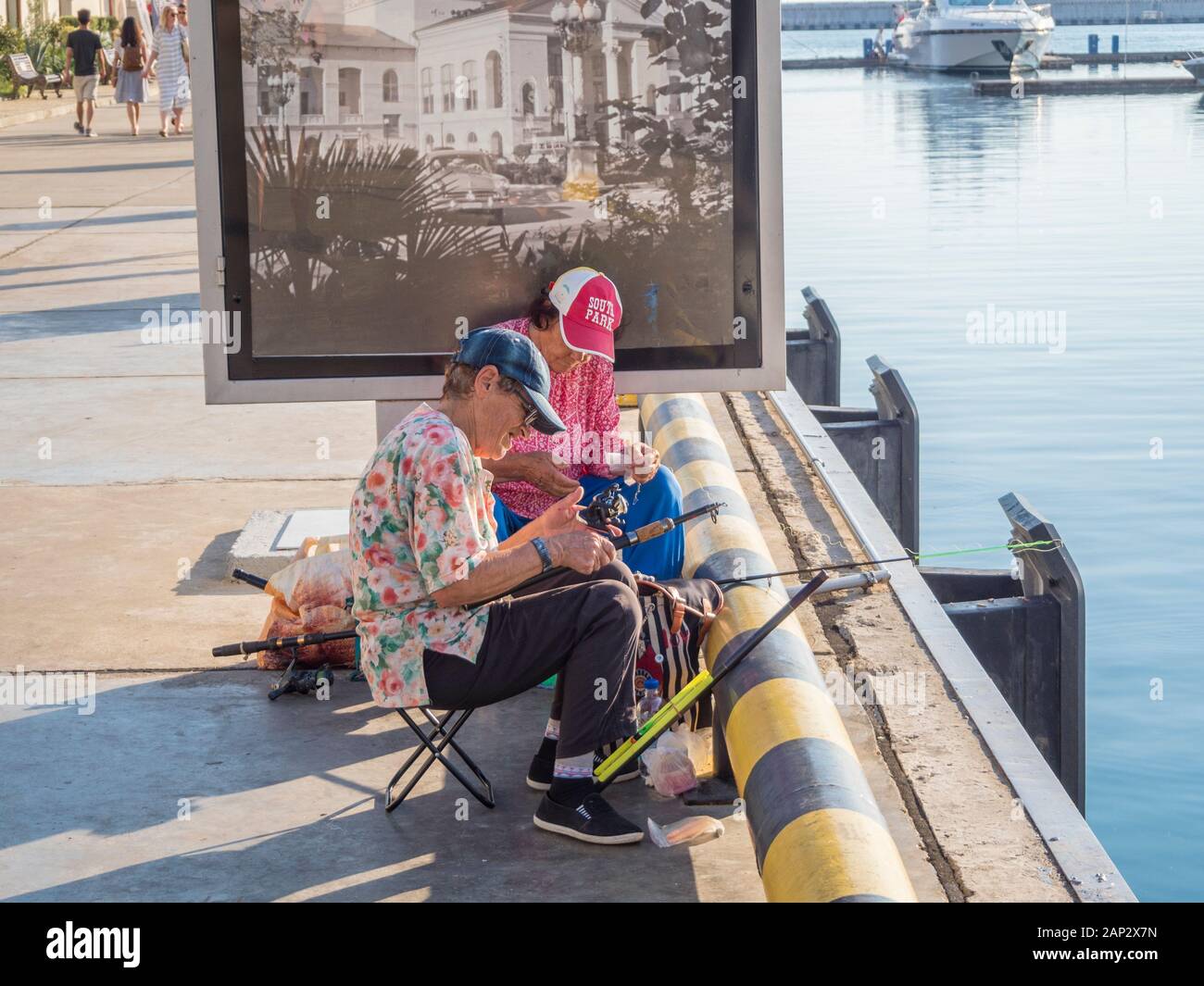 Nonna pesca di porto di Sochi 08/07/2018 Foto Stock