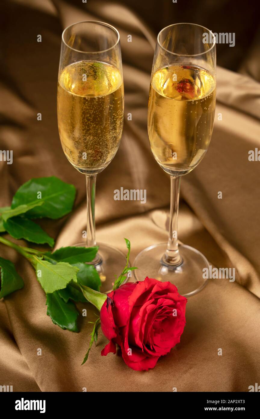 Feliz 50 oro anniversario paio di bicchieri di champagne 