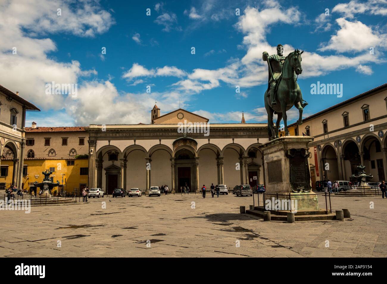 Piazza della Santissima e SS. La Chiesa dell'Annunziata e il monumento al Granduca Ferdinando Firenze Toscana Italia Foto Stock