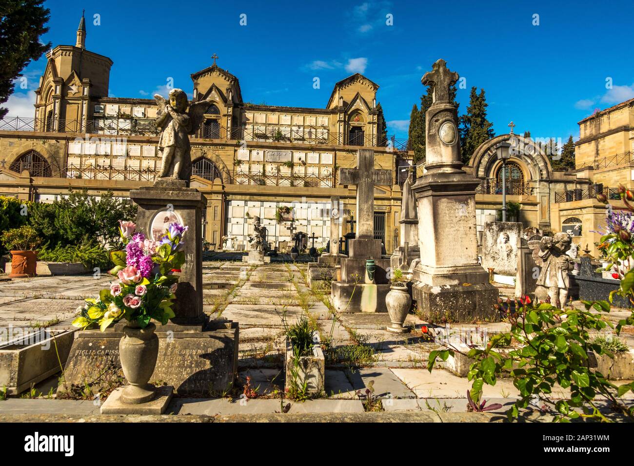 Tombe nel cimitero presso la Basilica di San Miniato al Monte, Firenze, Toscana, Italia Foto Stock