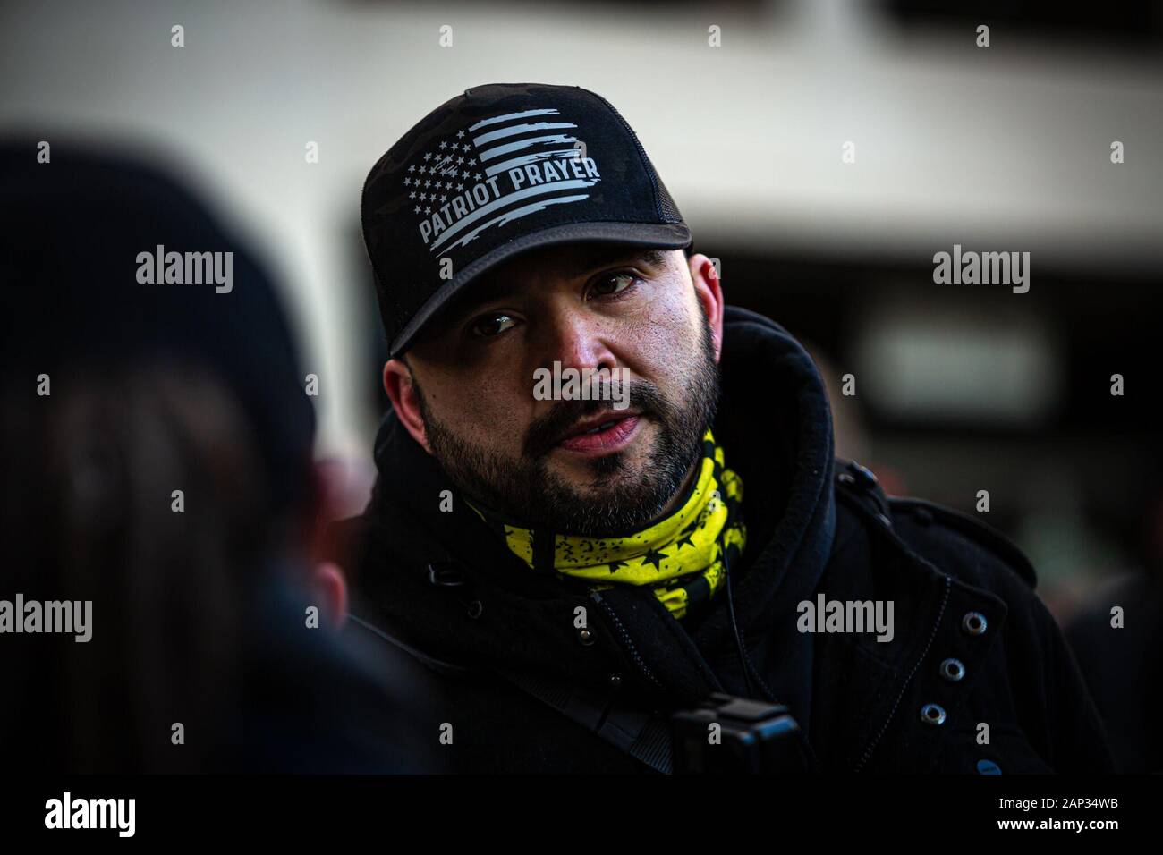 Richmond, Stati Uniti. Xx gen, 2020. Di estrema destra attivista politico e fondatore del patriota preghiera, Joey Gibson. Il Lunedì, 20 gennaio 2019, migliaia di membri della milizia, pro-gun sostenitori della linea dura e di estrema destra fazioni della frangia, inclusi white supremacists e teorici della cospirazione, fatta convergere su Virginia come capitale dello stato della nuova maggioranza democratica ritiene che la legislazione che decreta la pistola di spazzamento delle misure di controllo. (Foto di Michael Nigro/Pacific Stampa) Credito: Pacific Press Agency/Alamy Live News Foto Stock