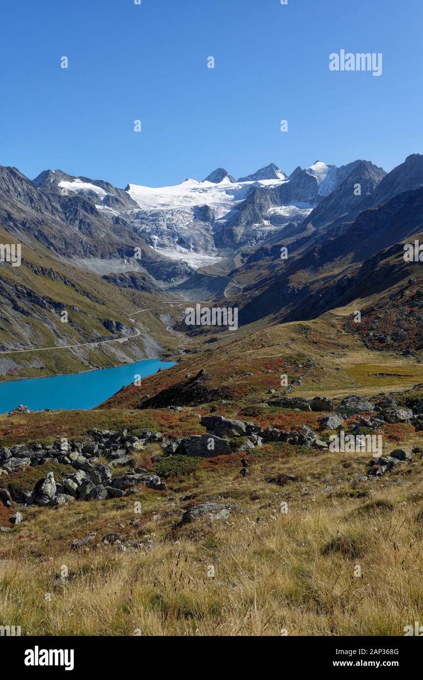 Veduta autunnale del Lac de Moiry e il ghiacciaio de Moiry, Val de Moiry, Val d'Anniviers, Vallese, Svizzera Foto Stock