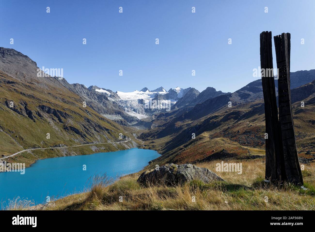 Veduta autunnale del Lac de Moiry e il ghiacciaio de Moiry, Val de Moiry, Val d'Anniviers, Vallese, Svizzera Foto Stock