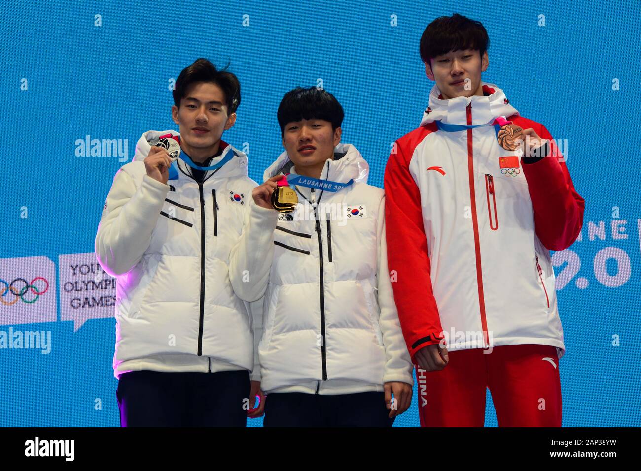 Losanna, Svizzera. Xx gen, 2020. Il medalists negli uomini 500m Short Track pattinaggio di velocità degli eventi nell'inverno 2020 Olimpiadi della Gioventù a losanna svizzera. Sungwoo Jang di Corea (sinistra, medaglia d'argento), Jeongmin Lee di Corea (centro, medaglia d'oro) e Zhang Tianyi della Cina Credito: Christopher Prelievo/ZUMA filo/Alamy Live News Foto Stock